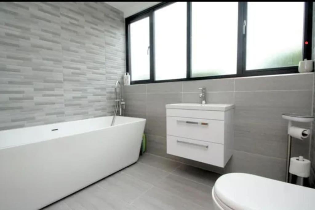 Luxury House In ソリフル エクステリア 写真
